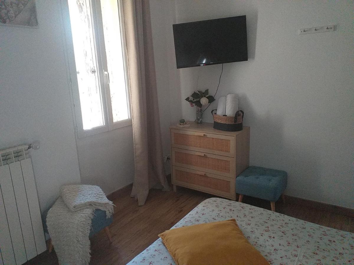 Deux M Bed and Breakfast Villes-sur-Auzon Exteriör bild